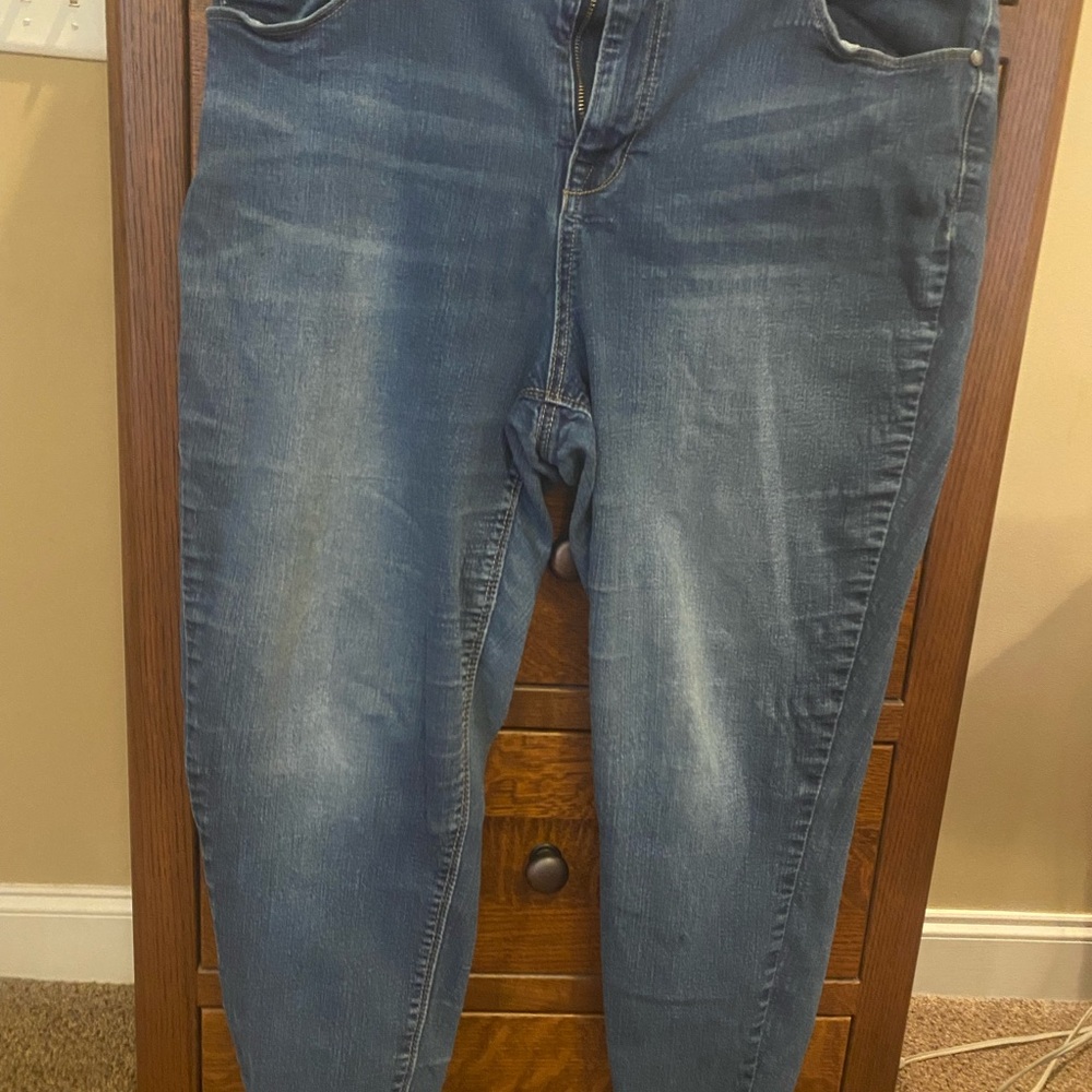 1822 Denim Classic Blue Jeans